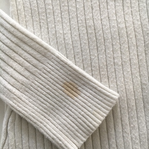 Fitted White Turtleneck - Picture 4 of 4